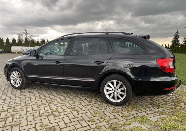 Skoda Superb cena 34900 przebieg: 260000, rok produkcji 2014 z Łobez małe 436
